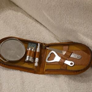 ClVintage Men's Grooming Travel Kit in Brown, Gilette And Revlon Items, 5 1/2"